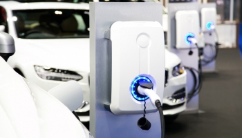 VEHICULES HYBRIDES, ELECTRIQUES : DECOUVRONS LEURS DIFFERENCES ET POINTS COMMUNS