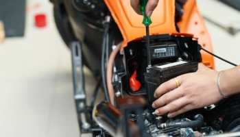 COMMENT CHOISIR SA BATTERIE MOTO ET L’ENTRETENIR ? 